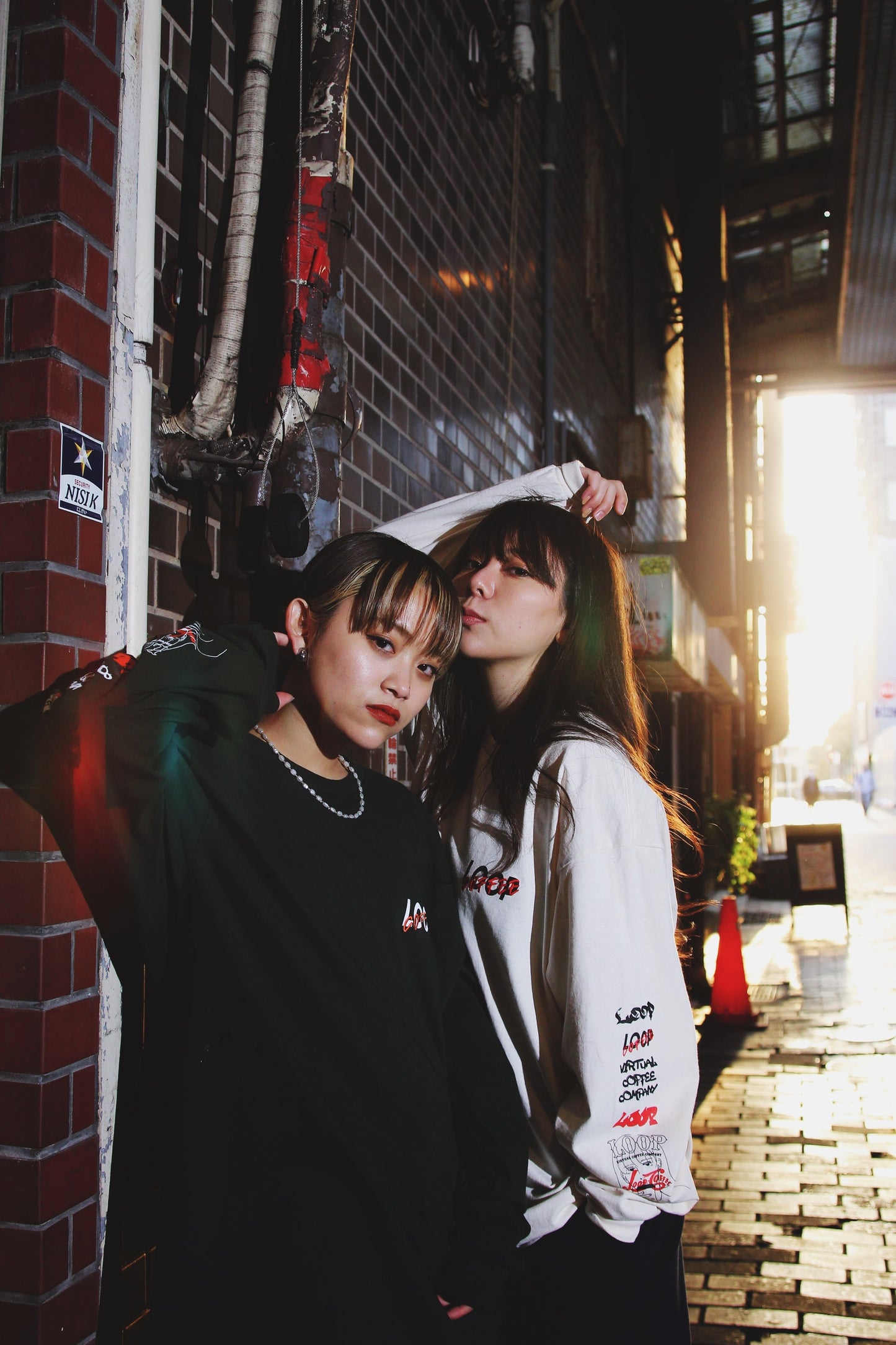 MIX GRAPHICS LONG T-SHIRT
