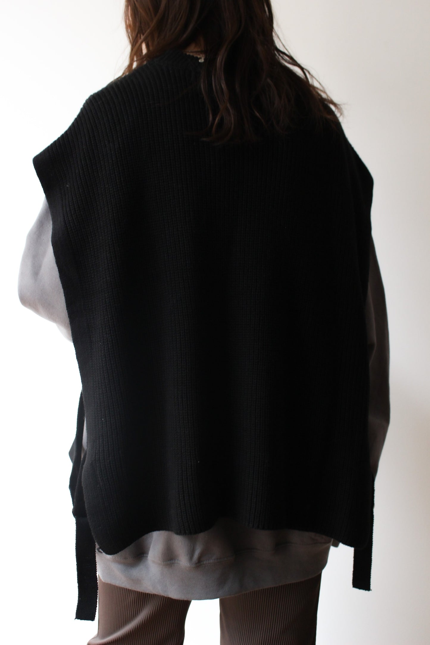 OVER KNIT VEST