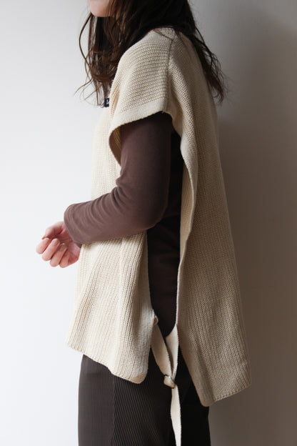 OVER KNIT VEST