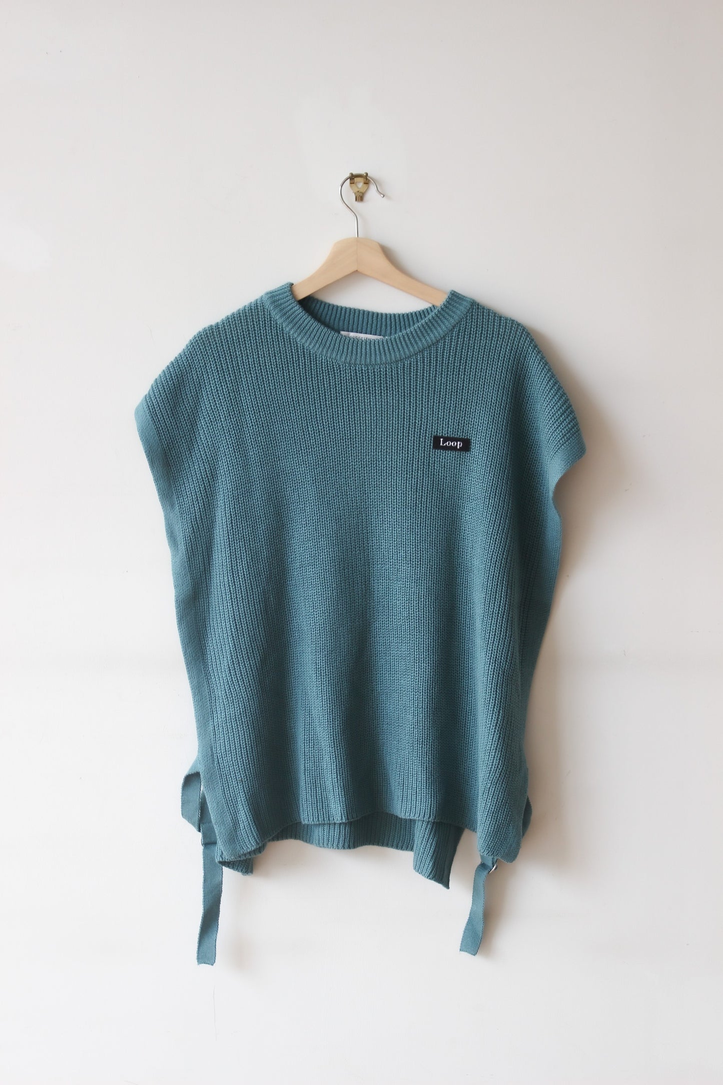 OVER KNIT VEST